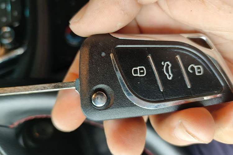 Used Chevrolet Monza 2020 Light Hybrid RS 330T Automatic Comfort Edition Vehicle Key