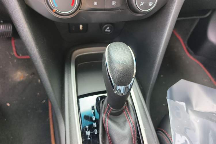 Used Chevrolet Monza 2020 Light Hybrid RS 330T Automatic Comfort Edition Gear Lever