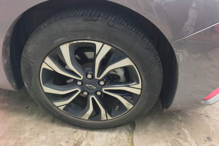Used Chevrolet Monza 2020 Light Hybrid RS 330T Automatic Comfort Edition Right Front Wheel Hub