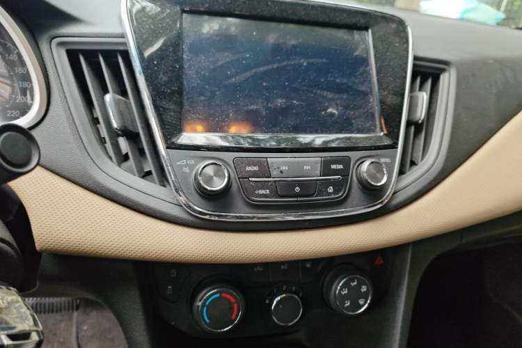 Used Chevrolet Monza 2020 320 Automatic Enjoyment Edition Audio And AC Panel