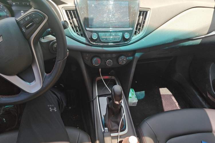 Used Chevrolet Monza 2020 Light Hybrid Redline 320T Dual-Clutch Thrilling Edition Audio And AC Panel