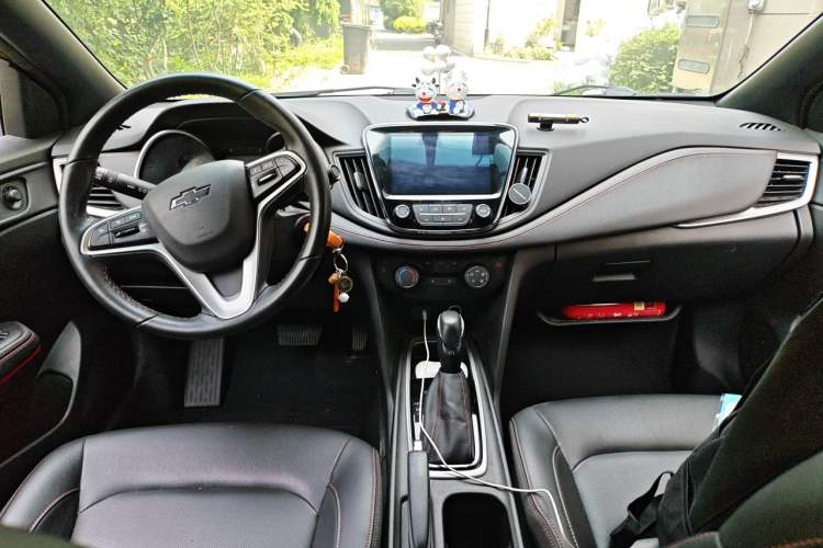 Used Chevrolet Monza 2020 Light Hybrid RS 330T Automatic Comfort Edition Center Console