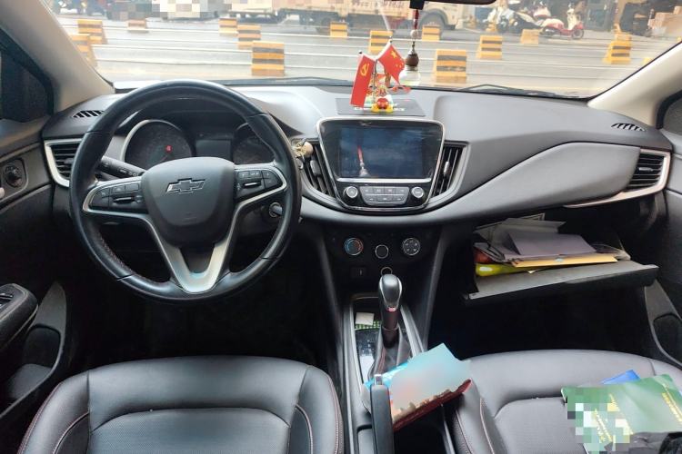 Used Chevrolet Monza 2020 Light Hybrid Redline 320T Dual-Clutch Joyful Edition Center Console