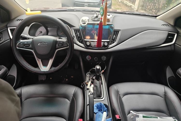 Used Chevrolet Monza 2020 Light Hybrid Redline 320T Dual-Clutch Joyful Edition Center Console