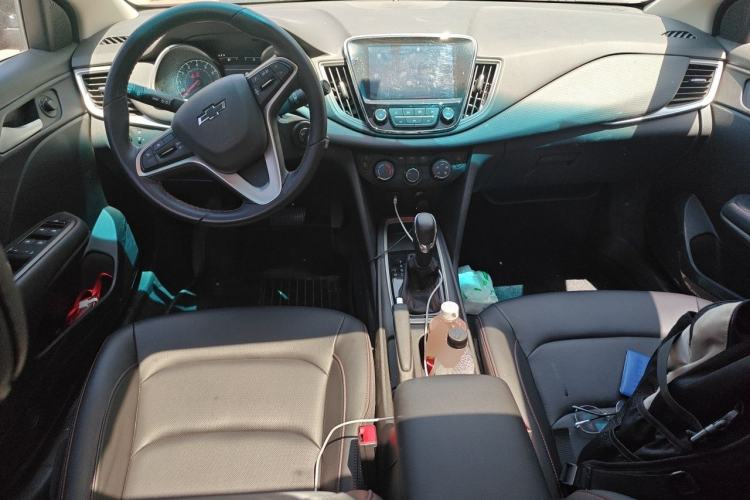 Used Chevrolet Monza 2020 Light Hybrid Redline 320T Dual-Clutch Thrilling Edition Center Console