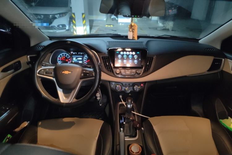 Used Chevrolet Monza 2020 320 Automatic Enjoyment Edition Center Console