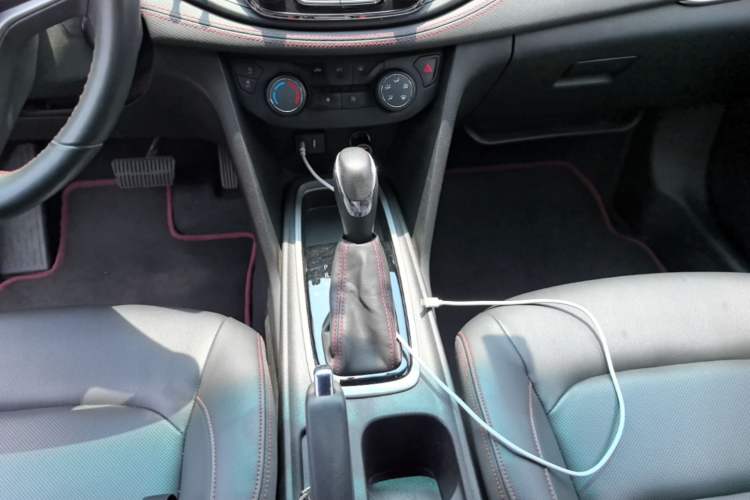 Used Chevrolet Monza 2020 Light Hybrid RS 330T Automatic Comfort Edition Gear Lever