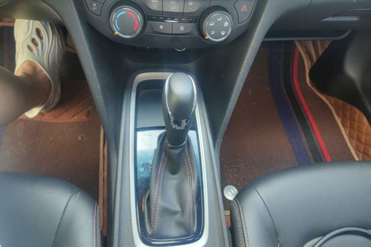 Used Chevrolet Monza 2020 Light Hybrid RS 330T Automatic Comfort Edition Gear Lever