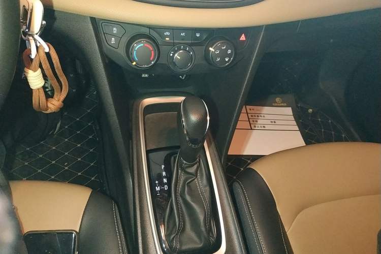 Used Chevrolet Monza 2020 320 Automatic Enjoyment Edition Gear Lever