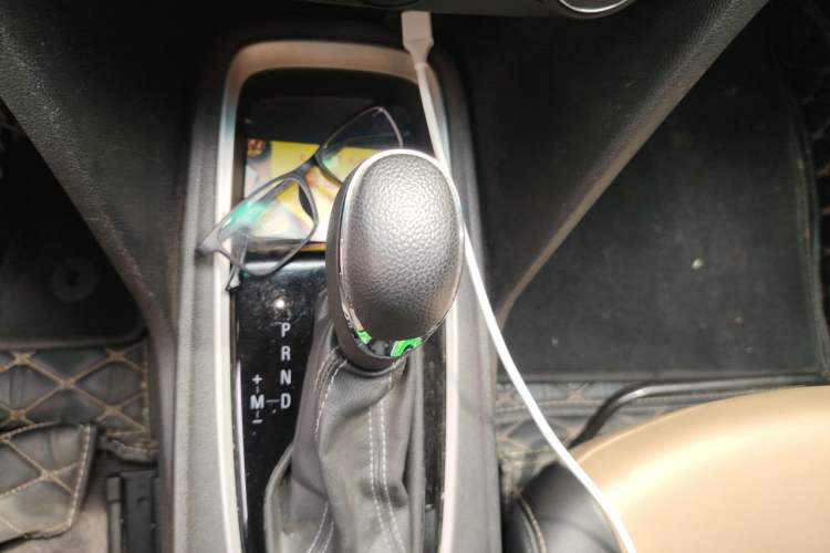 Used Chevrolet Monza 2020 320 Automatic Enjoyment Edition Gear Lever