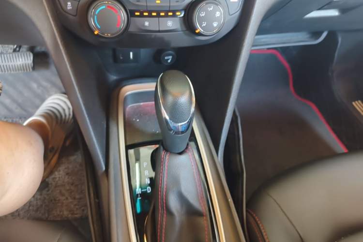 Used Chevrolet Monza 2020 Light Hybrid RS 330T Automatic Comfort Edition Gear Lever