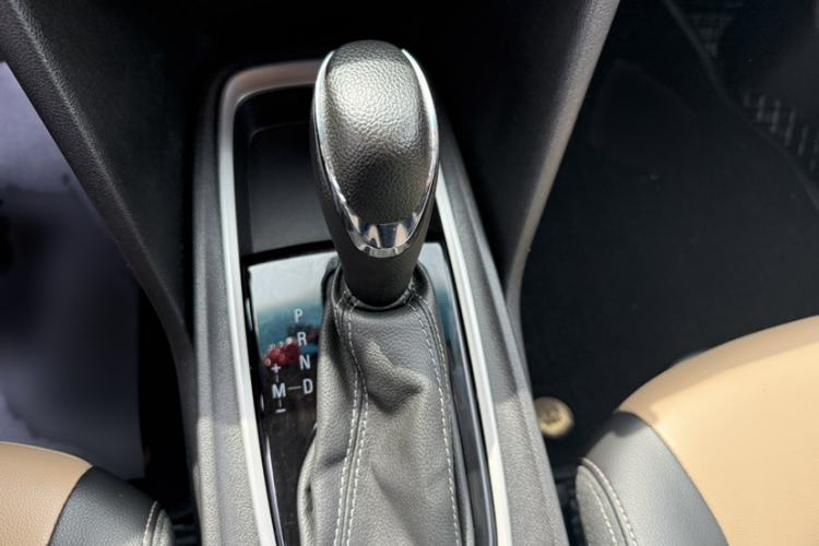 Used Chevrolet Monza 2020 320 Automatic Enjoyment Edition Gear Lever