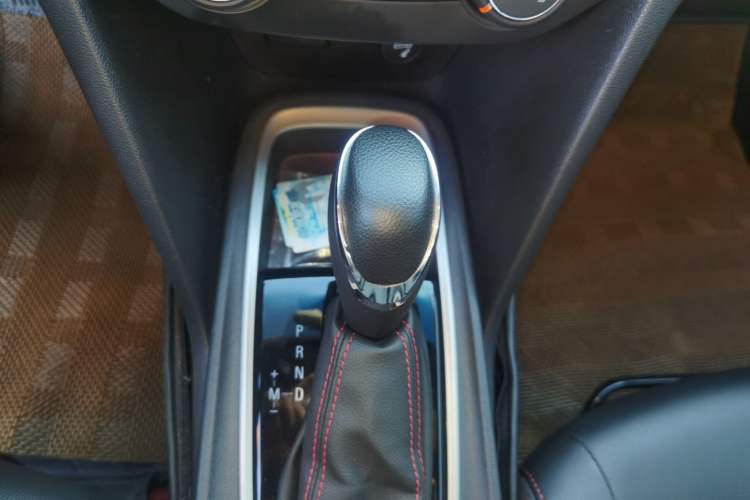 Used Chevrolet Monza 2020 Light Hybrid RS 330T Automatic Comfort Edition Gear Lever