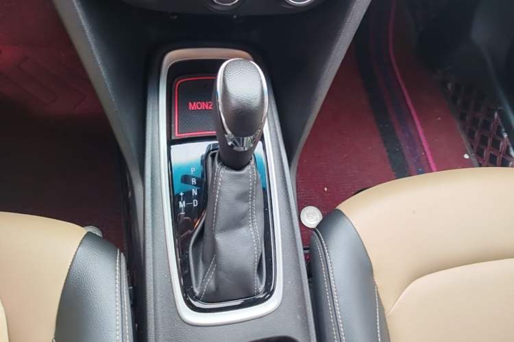 Used Chevrolet Monza 2020 320 Automatic Enjoyment Edition Gear Lever