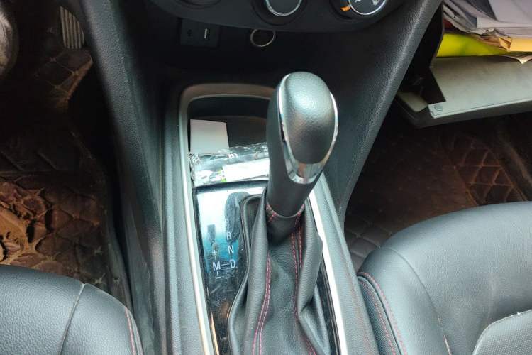 Used Chevrolet Monza 2020 Light Hybrid Redline 320T Dual-Clutch Joyful Edition Gear Lever