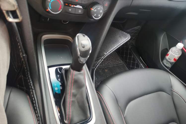 Used Chevrolet Monza 2020 Light Hybrid RS 330T Automatic Comfort Edition Gear Lever