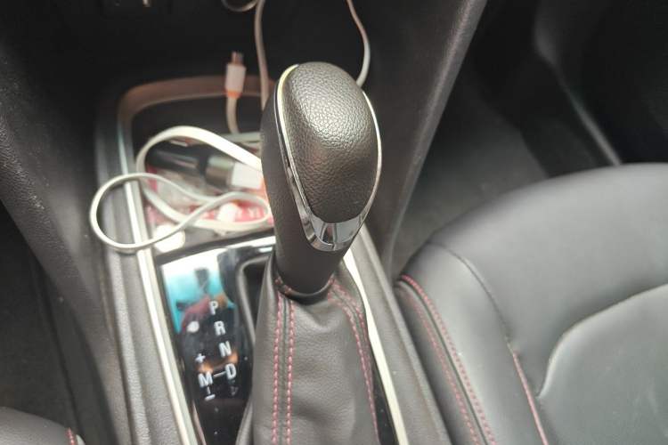 Used Chevrolet Monza 2020 Light Hybrid Redline 320T Dual-Clutch Joyful Edition Gear Lever