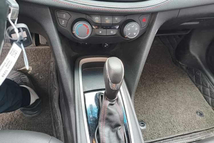 Used Chevrolet Monza 2020 Light Hybrid RS 330T Automatic Comfort Edition Gear Lever