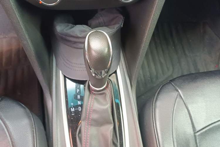 Used Chevrolet Monza 2020 Light Hybrid RS 330T Automatic Comfort Edition Gear Lever