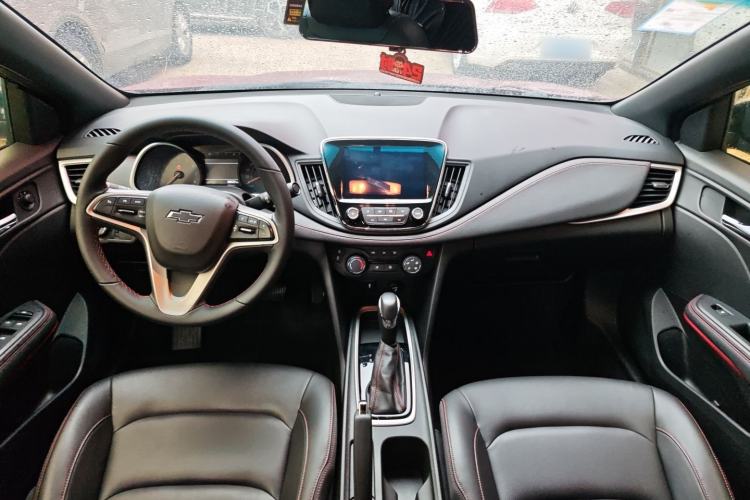 Used Chevrolet Monza 2020 Light Hybrid RS 330T Automatic Comfort Edition Interior 8