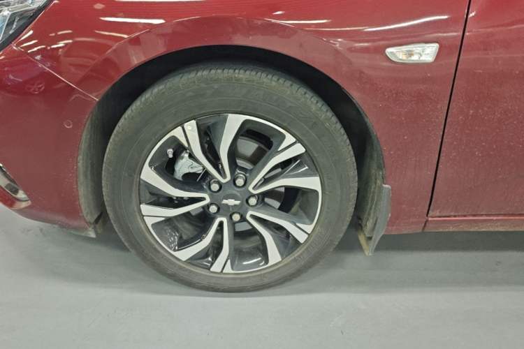 Used Chevrolet Monza 2020 Light Hybrid RS 330T Automatic Thrill Edition Left Front Wheel Hub