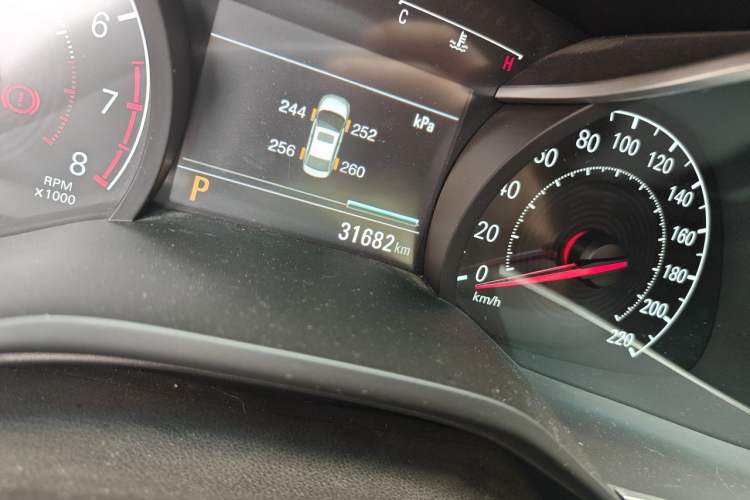 Used Chevrolet Monza 2020 Light Hybrid Redline 320T Dual-Clutch Joyful Edition Odometer Close Up