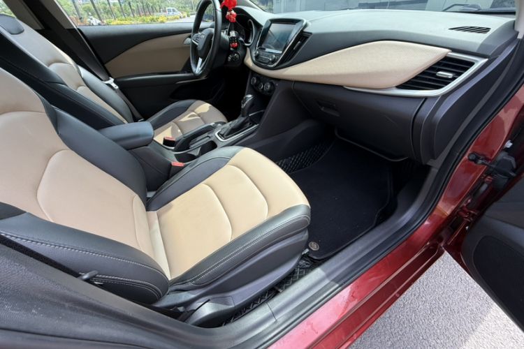 Used Chevrolet Monza 2020 320 Automatic Enjoyment Edition Right Front Seat