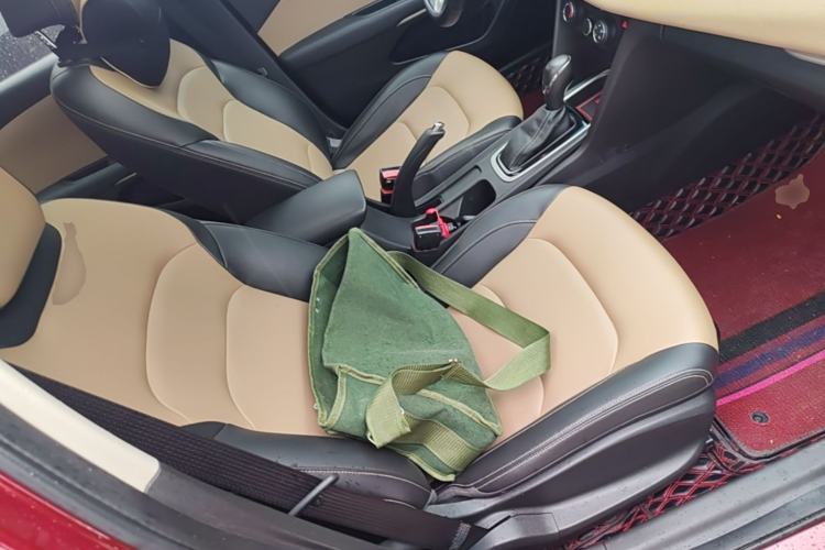 Used Chevrolet Monza 2020 320 Automatic Enjoyment Edition Right Front Seat