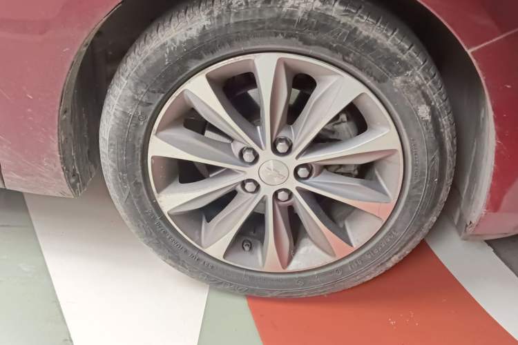 Used Chevrolet Monza 2020 320 Automatic Enjoyment Edition Right Front Wheel Hub