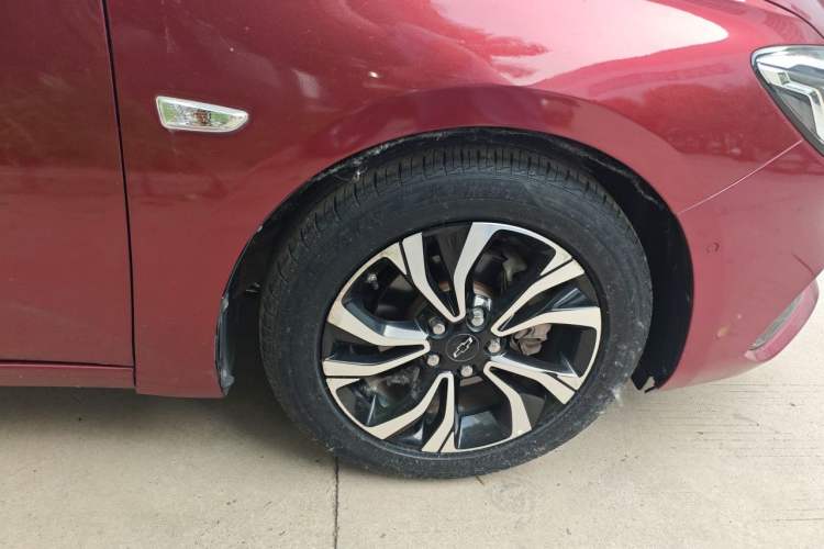 Used Chevrolet Monza 2020 Light Hybrid RS 330T Automatic Thrill Edition Right Front Wheel Hub