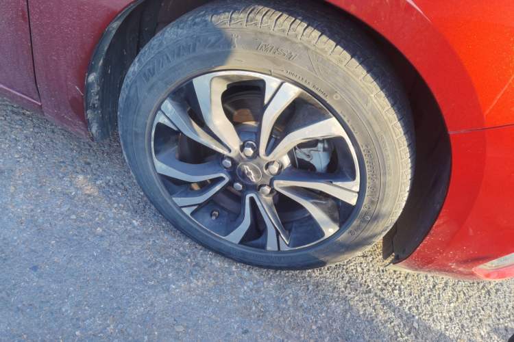 Used Chevrolet Monza 2020 Light Hybrid RS 330T Automatic Comfort Edition Right Front Wheel Hub