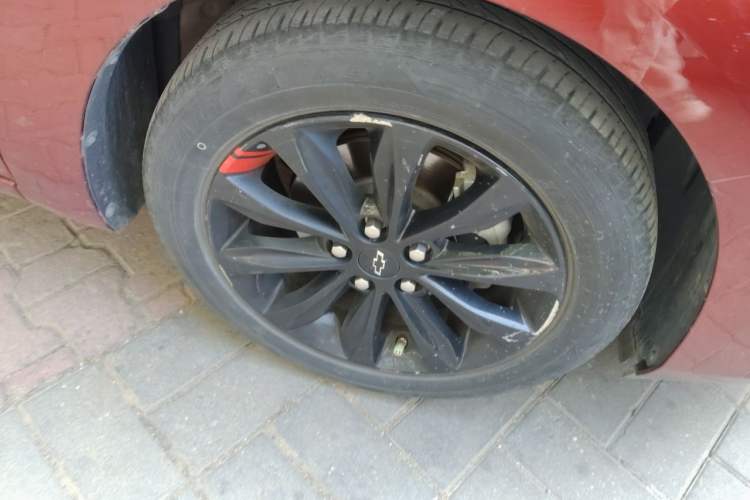 Used Chevrolet Monza 2020 Light Hybrid Redline 320T Dual-Clutch Thrilling Edition Right Front Wheel Hub
