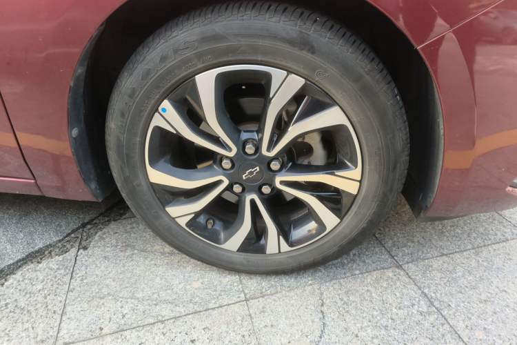 Used Chevrolet Monza 2020 Light Hybrid RS 330T Automatic Comfort Edition Right Front Wheel Hub