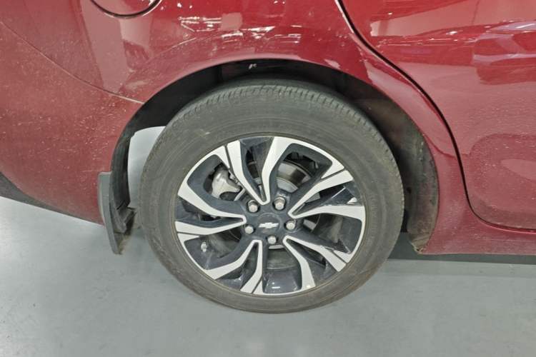 Used Chevrolet Monza 2020 Light Hybrid RS 330T Automatic Thrill Edition Right Rear Wheel Hub