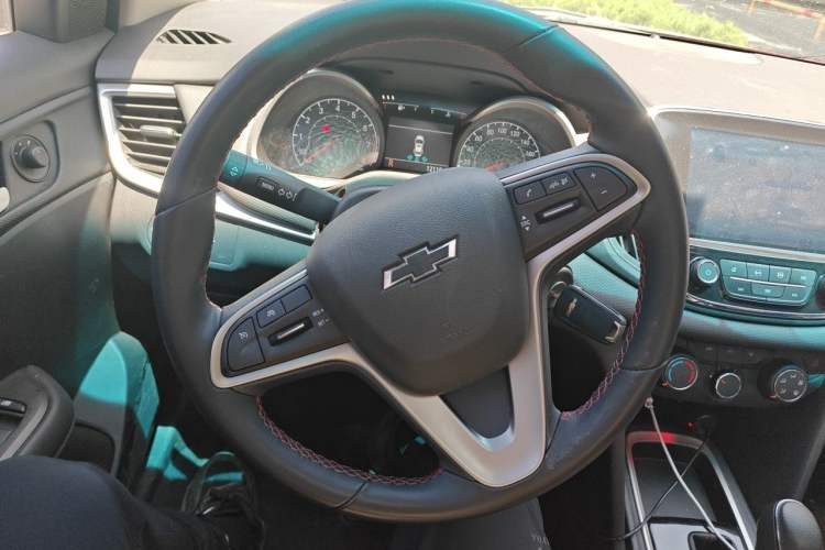 Used Chevrolet Monza 2020 Light Hybrid Redline 320T Dual-Clutch Thrilling Edition Steering Wheel