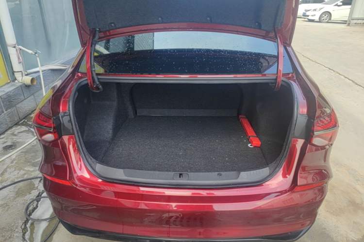 Used Chevrolet Monza 2020 Light Hybrid RS 330T Automatic Comfort Edition Trunk