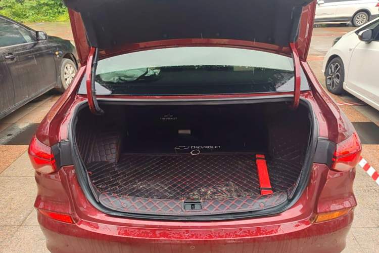 Used Chevrolet Monza 2020 320 Automatic Enjoyment Edition Trunk