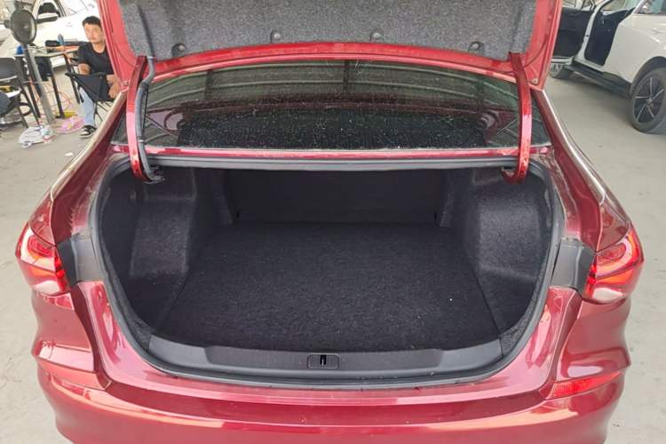 Used Chevrolet Monza 2020 320 Automatic Enjoyment Edition Trunk