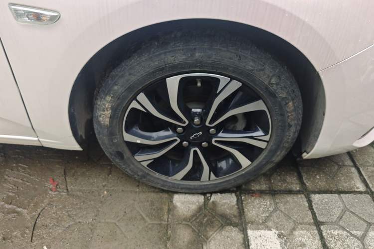 Used Chevrolet Monza 2020 Light Hybrid RS 330T Automatic Comfort Edition Right Front Wheel Hub