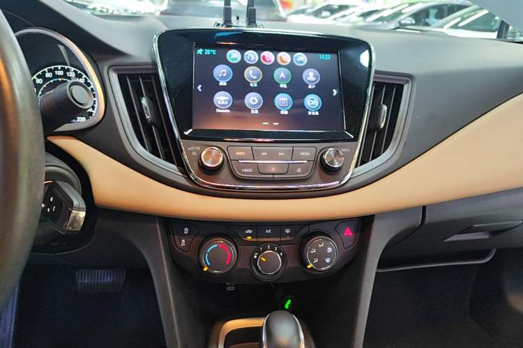 Used Chevrolet Monza 2020 320 Automatic Enjoyment Edition Audio And AC Panel