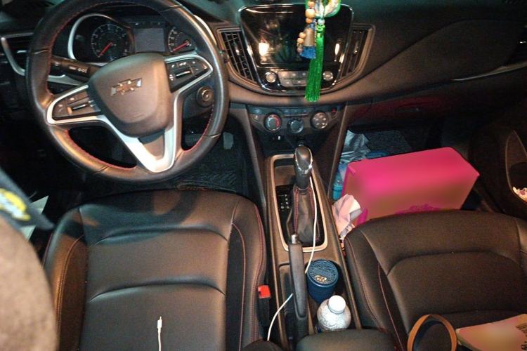 Used Chevrolet Monza 2020 Light Hybrid Redline 320T Dual-Clutch Joyful Edition Center Console