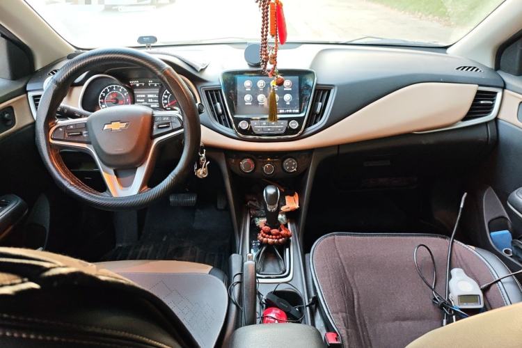 Used Chevrolet Monza 2020 320 Automatic Enjoyment Edition Center Console