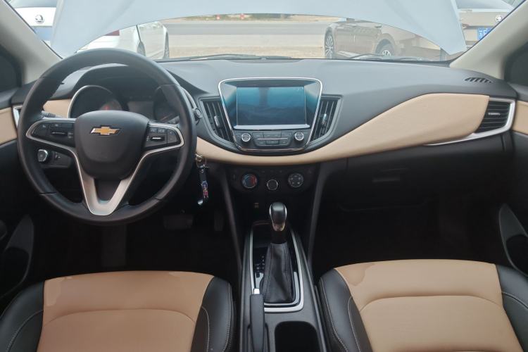 Used Chevrolet Monza 2020 320 Automatic Enjoyment Edition Center Console
