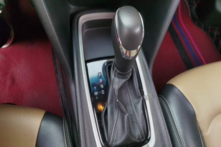 Used Chevrolet Monza 2020 320 Automatic Enjoyment Edition Gear Lever