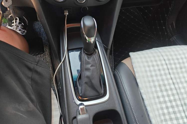 Used Chevrolet Monza 2020 320 Automatic Enjoyment Edition Gear Lever