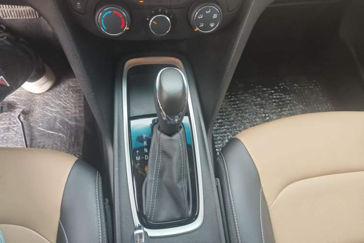 Used Chevrolet Monza 2020 320 Automatic Enjoyment Edition Gear Lever