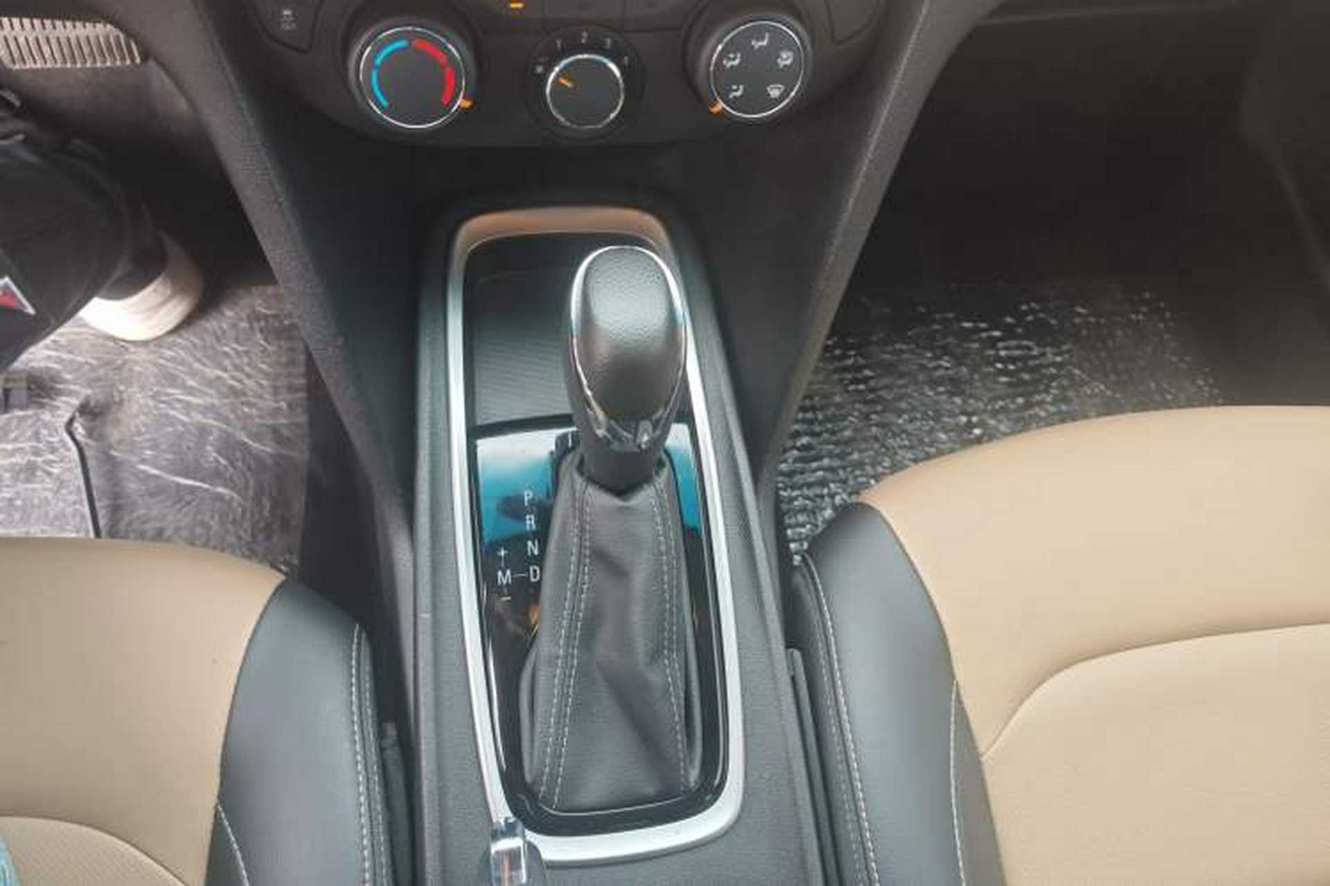 Used Chevrolet Monza 2020 320 Automatic Enjoyment Edition Gear Lever