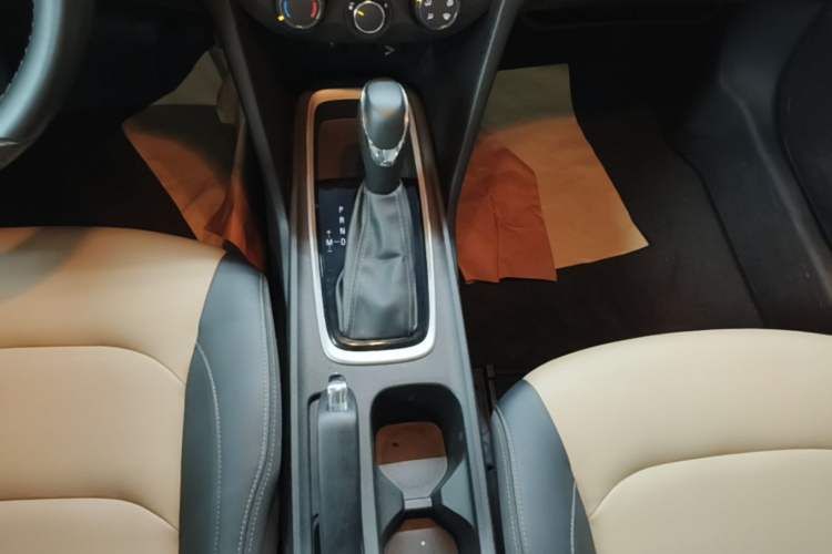 Used Chevrolet Monza 2020 320 Automatic Enjoyment Edition Gear Lever