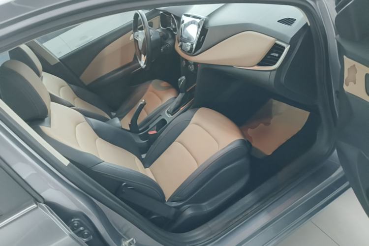 Used Chevrolet Monza 2020 320 Automatic Enjoyment Edition Right Front Seat