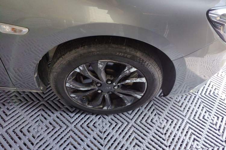 Used Chevrolet Monza 2020 Light Hybrid RS 330T Automatic Comfort Edition Right Front Wheel Hub